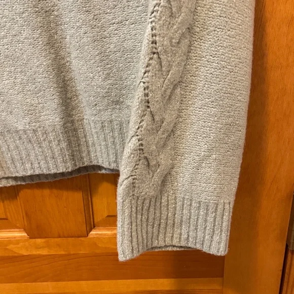 J. Crew Women's Cable Knit cashmere Sweater -light green - Picture 3 of 5